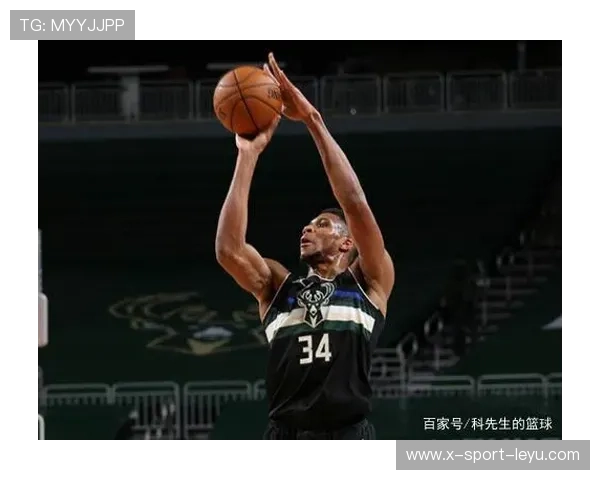 字母哥私下教小孩投篮，耐心十足被赞祖传好脾气