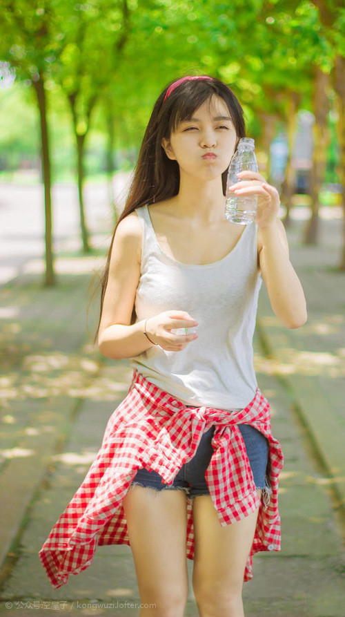 麦基翁轻松晋级仰泳决赛,麦基翁漂亮